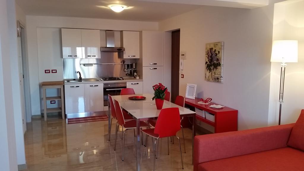 Baia Giardini Apartments Zewnętrze zdjęcie